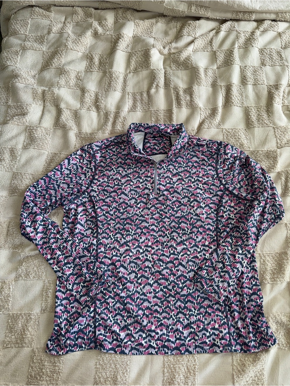 Orvis *Foremium fish on label* size L Quarter Zip Sun Protection